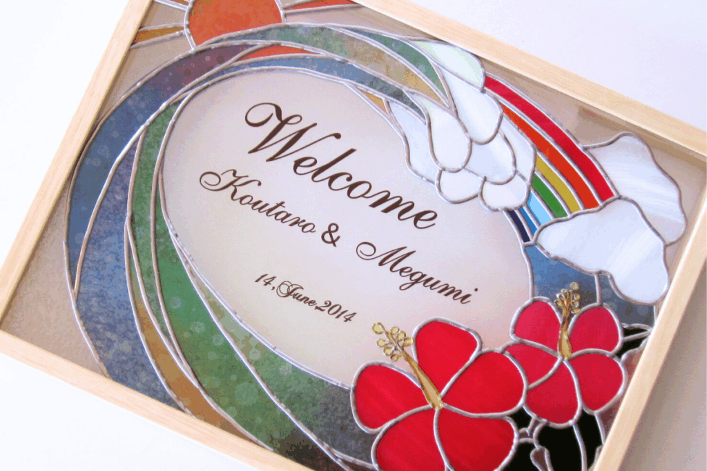 ハイビスカスと波